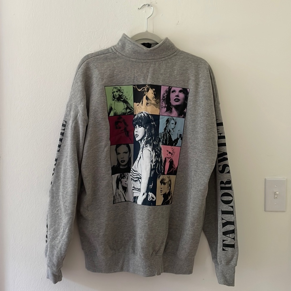 New Taylor Swift Eras Tour gray quarter zip sweatshirt size M pullover authentic